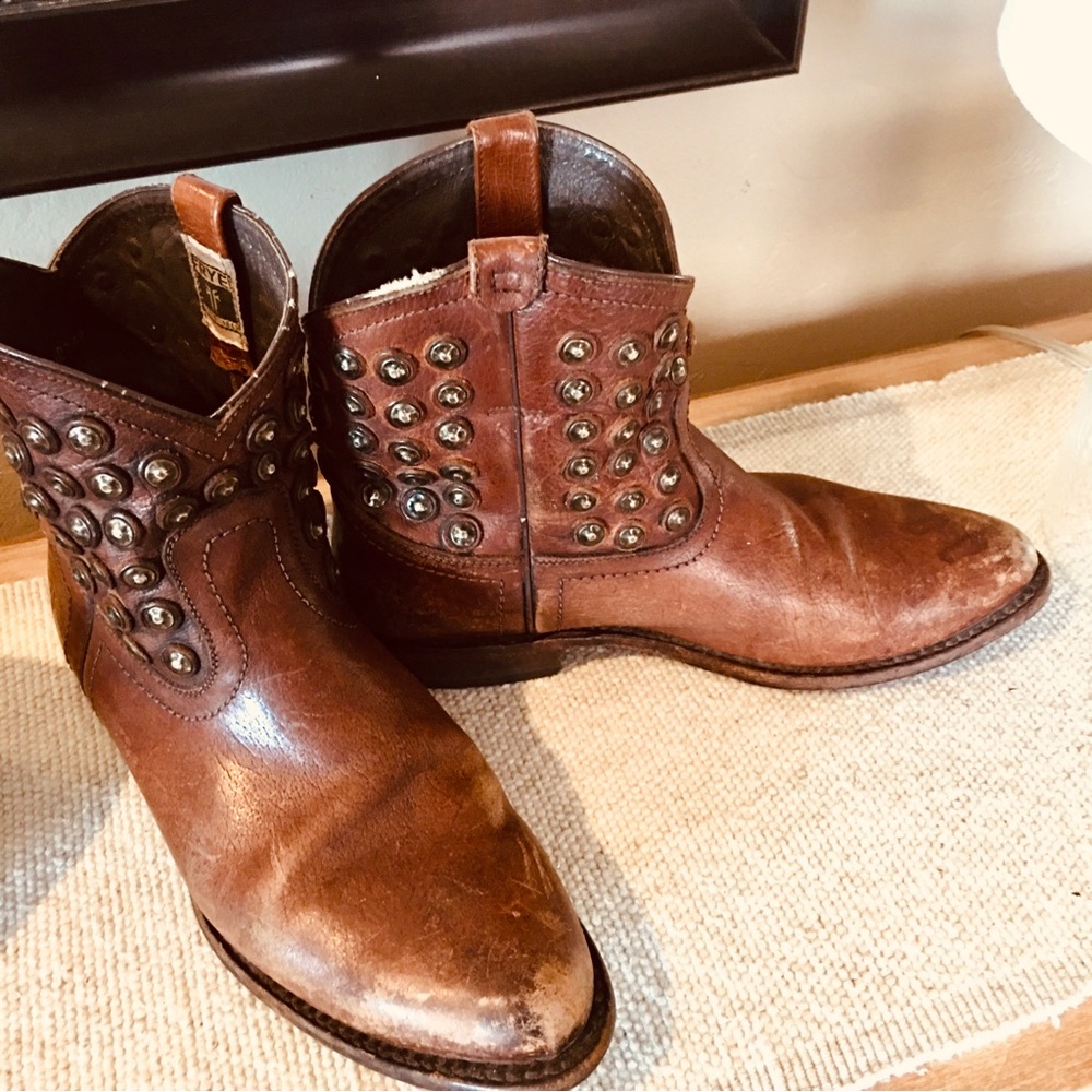 FRYE Cowgirl boho studded low calf boots brown leather 76684 Wyatt 9.5